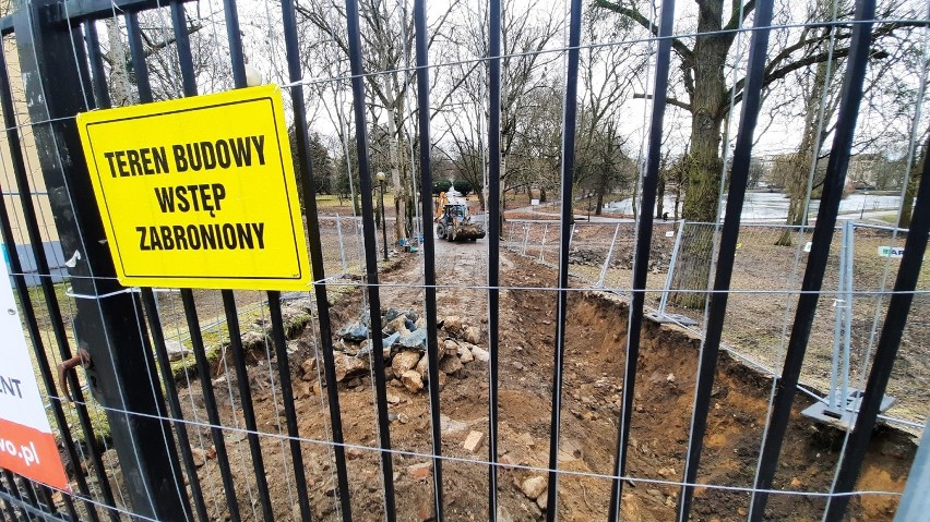 Park Wiosny Ludów, nazywany Parkiem Róż, przechodzi właśnie...