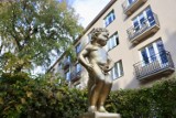 Rzeźba "Sikający chłopiec" stanęła w Warszawie. Nawiązuje do znanego na całym świecie symbolu Brukseli