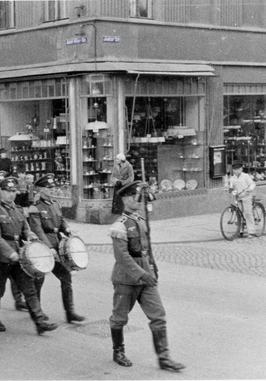 Róg ulic Adolf Hitler Strasse i Junker Strasse, 1937 r.
