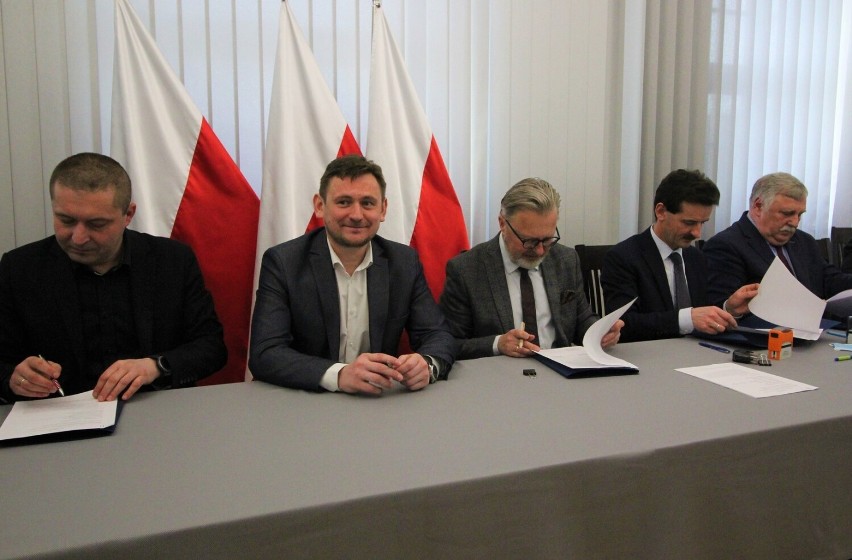 Samorządowcy z powiatu sławieńskiego podpisali list intencyjny. Szansa na inwestycje w transport czy turystykę 