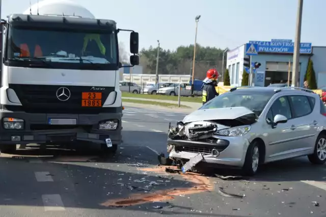 Wypadek na skrzyżowaniu Włókniarzy i Czaplinieckiej w Bełchatowie