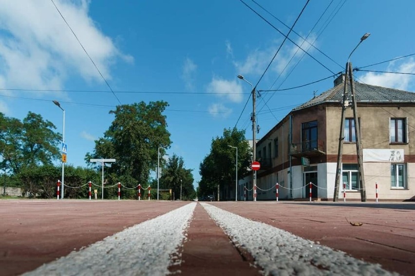 Przebudowano przejścia dla pieszych na skrzyżowaniu ulicy Limanowskiego z Podjazdową w Skarżysku. Kierowcy muszą zwolnić. Zobacz zdjęcia
