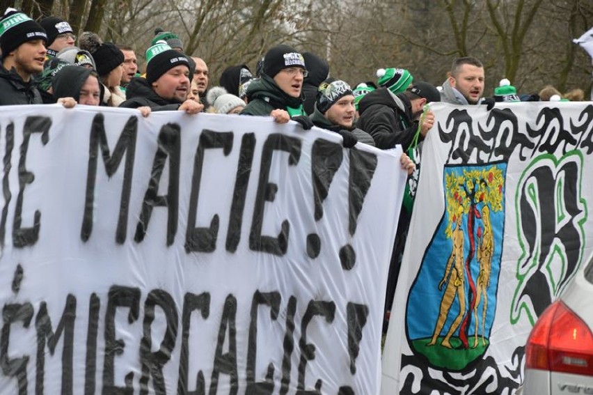 Kibice GKS Bełchatów protestowali w obronie swojego klubu [ZDJĘCIA, VIDEO]