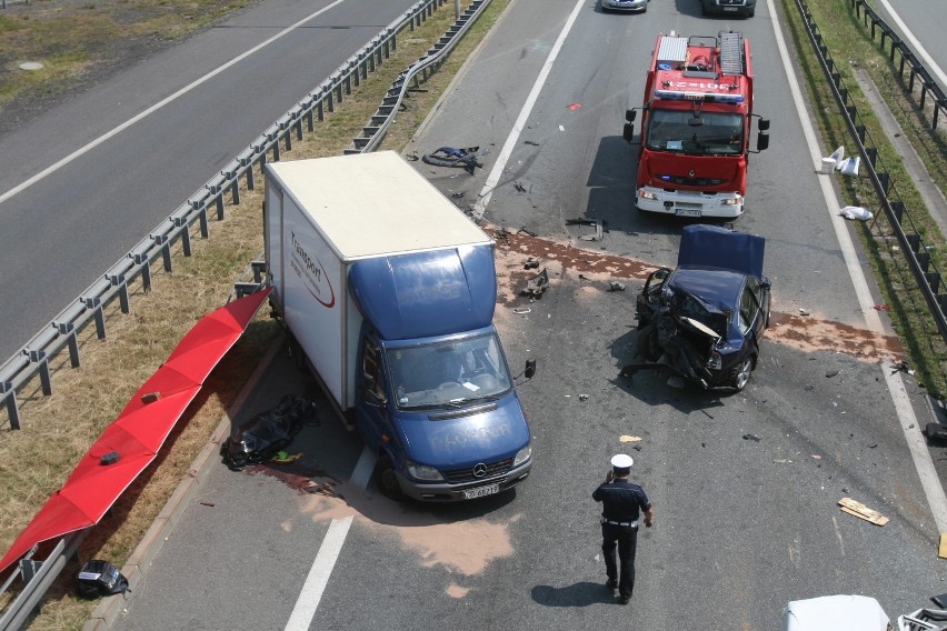Śmiertelny wypadek na A4 w Katowicach [ZDJĘCIA]. Przywrócono ruch w kierunku Wrocławia