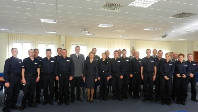 Dzisiaj odbył się finał zawodów na najlepszego dzielnicowego 2012 roku. Nagrodę główną oraz gratulacje wszystkim uczestnikom konkursu przekazał I Zastępca Świętokrzyskiego Komendanta Wojewódzkiego Policji w Kielcach podinsp. Rafał Derlatka.

Konkurs odbył się pod patronatem wojewody świętokrzyskiego. Celem zawodów było podniesienie rangi pracy dzielnicowych, dostosowanie jej do oczekiwań społecznych oraz systematyczne podnoszenie poziomu profesjonalizmu i kwalifikacji zawodowych przez dzielnicowego.