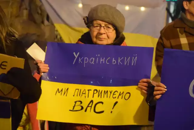 Około 18.00 na gorzowskim Starym Rynku zgromadziło się około dwieście osób, w tym kilkudziesięciu Ukraińców.