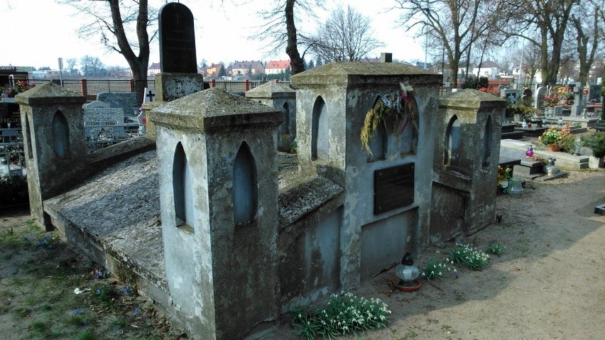Na obornickich cmentarzach trwa charytatywna akcja obornickich kibiców Lecha