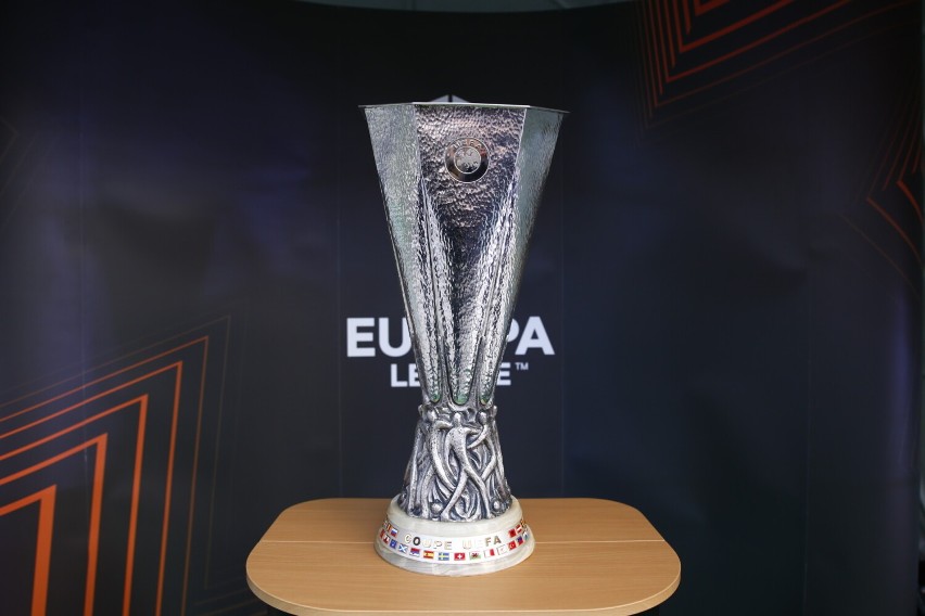 Prestiżowe trofeum Ligi Europy UEFA w Warszawie. Każdy może mieć z nim zdjęcie i wygrać bilety na mecz Legii w Lidze Europy