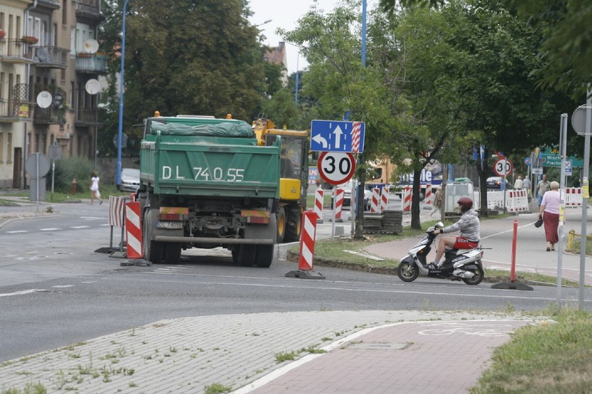 Remont ulicy Moniuszki w Legnicy (ZDJĘCIA)