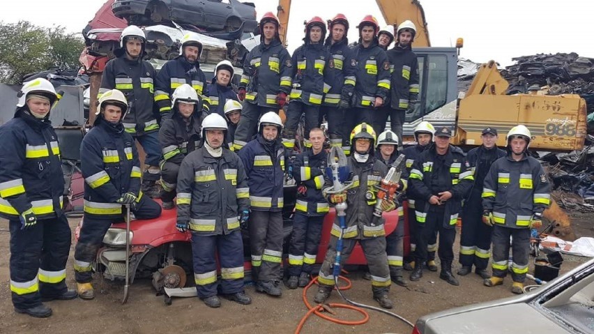 Pruszcz Gdański: Siedemdziesięciu strażaków wzięło udział w praktycznych szkoleniu z ratownictwa technicznego [ZDJĘCIA]