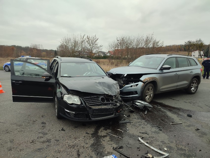 Dwa samochody zderzyły się na ul. Waryńskiego w Grudziądzu