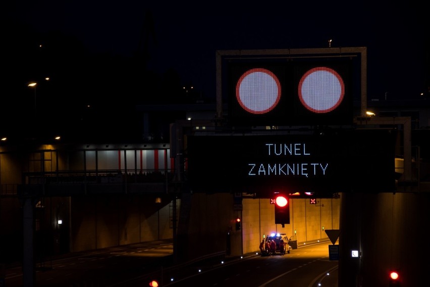 Symulacja wypadku w Tunelu pod Martwą Wisłą. Ćwiczenia przeciwpożarowe w Gdańsku [zdjęcia, wideo]