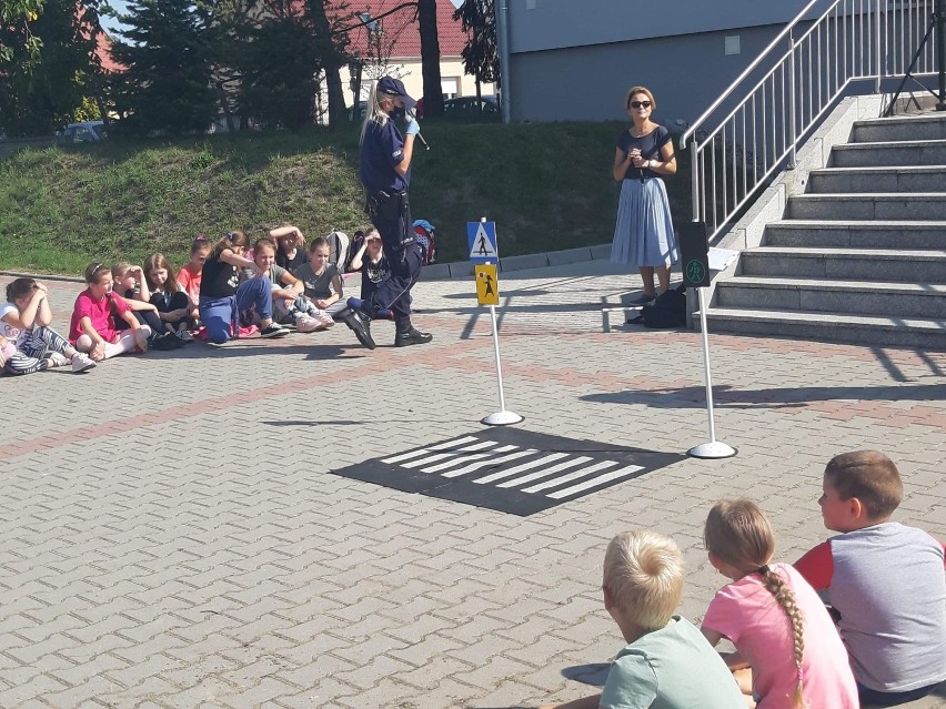 Wolsztyn: Policjanci odwiedzili uczniów Szkoły Podstawowej nr 5 
