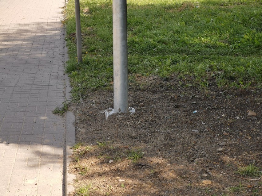 Bezpieczniej na przejściach dla pieszych w Libiążu. Doświetlone "zebry" na DW 933