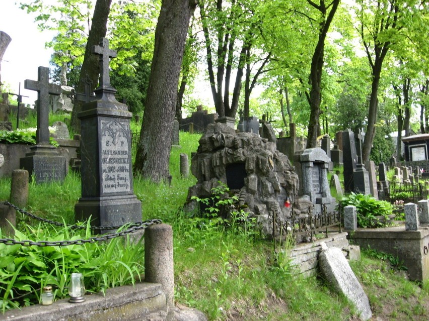 Cmentarz na Rossie jest podzielony na trzy części. Są tu...