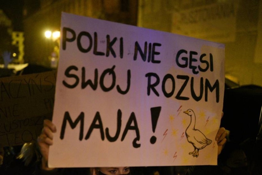 Zobacz także:  Strajk kobiet w Toruniu: kolejny dzień...
