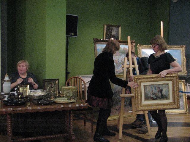 Podczas aukcji sprzedano 16 obrazów