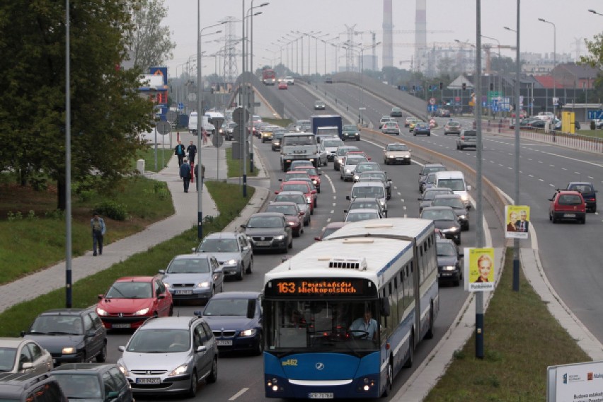 Zakorkowane ulice? Zostaw samochód w garażu