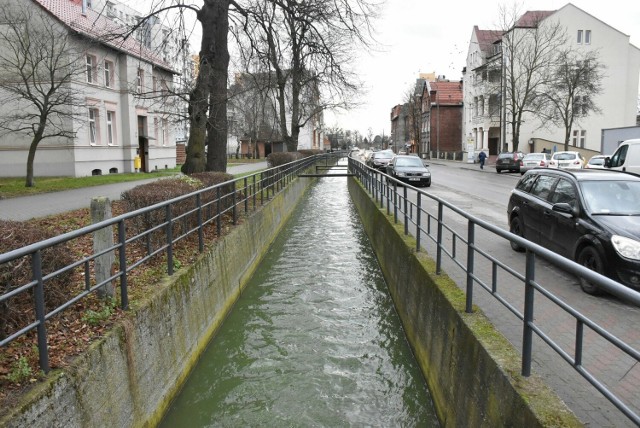 Zdaniem malborskiego radnego, warto przykryć jakiś fragment Kanału Juranda, by stworzyć dodatkowe miejsca do postoju samochodów.