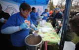 Kościół w służbie ubogich. Darmowy bigos pod katedrą w Łodzi [ZDJĘCIA]