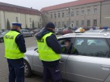 Taksówki w Żarach skontrolowane. Policjanci przeprowadzili akcję "TAXI"
