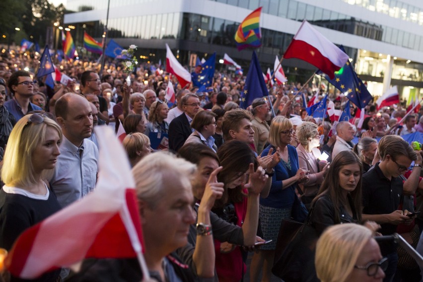 Kraków. Wielki protest w obronie sądów [ZDJĘCIA]