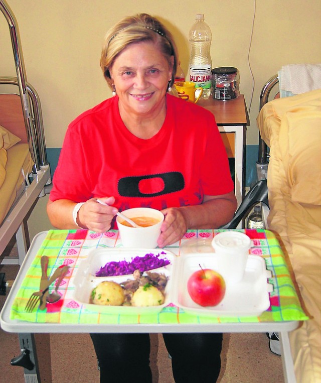 Janina Strzałka, jedna z pacjentek w szpitalu im. E. Szczeklika w Tarnowie cieszy się, że posiłki będą serwowane na miejscu
