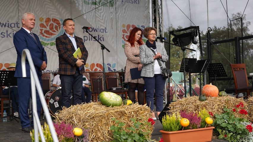 Święto Dyni w Dobrzyniewie. Podczas trzeciej edycji konkurowano na smaki, ale także w kategorii największych okazów tej rośliny i lampionów