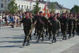 Święto Wojska Polskiego na pl. Kościuszki w Tomaszowie Maz. Była defilada i odznaczenia