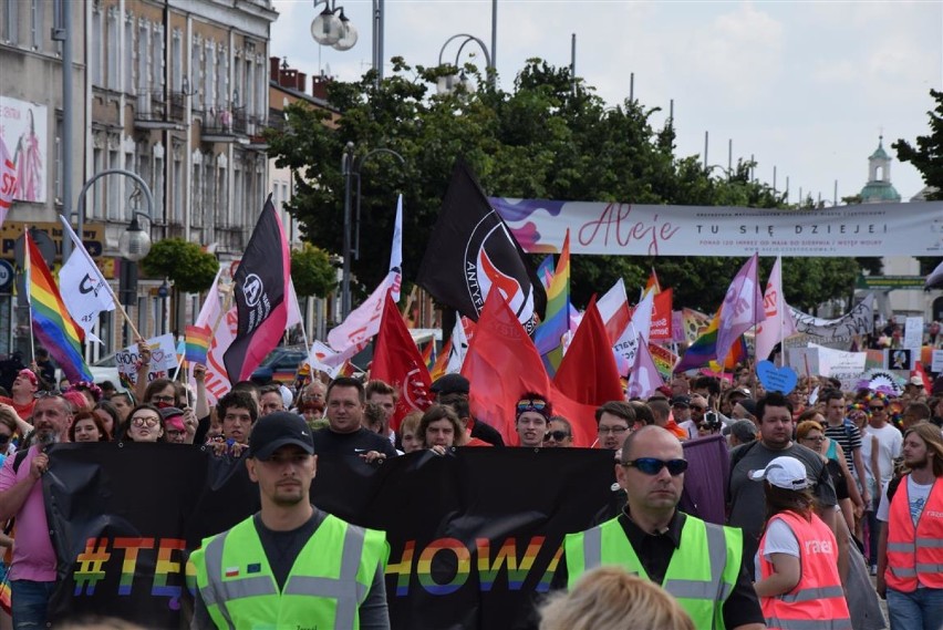 I Marsz Równości w Częstochowie. Były próby jego zablokowania. Interweniowała policja ZDJĘCIA