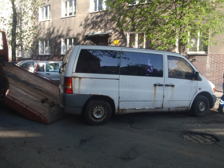 Straż miejska usunęła pięć wraków z Wildy