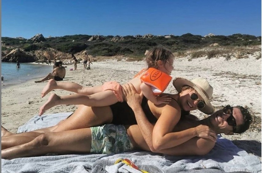 Lewandowscy na wakacjach, kadra grała, a jej kapitan odpoczywał na plaży z rodziną [Zdjęcia]