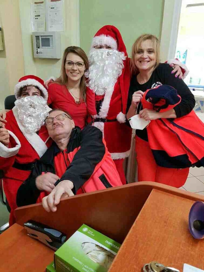Mikołaj odwiedził dzieci w wieluńskim szpitalu. Fundacja „Dla zdrowia” organizuje też akcję charytatywną na święta ZDJĘCIA