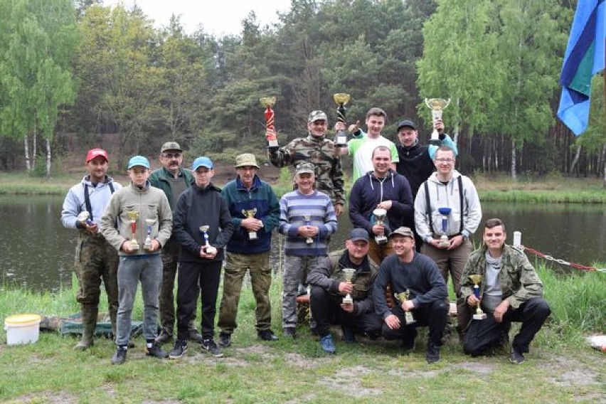 Zawody wędkarskie na zbiorniku Patyki o puchar burmistrza Zelowa