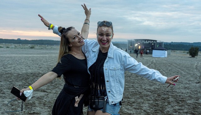 Na Pustynię Błędowską po raz kolejny zjechali fani muzyki techno, by bawić się podczas czwartej edycji Rave na Pustyni