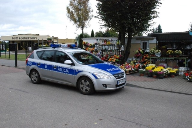 Policyjna akcja "Wszystkich Świętych" to dodatkowe patrole i wzmożona czujność policji.