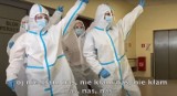 Katowice: Pielęgniarki tańczą i śpiewają "Nie kłam nas". Muzyczna akcja personelu szpitala