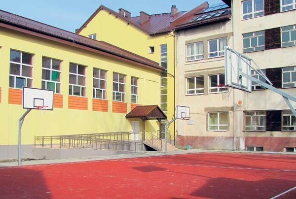 Od marca uczniowie Gimnazjum nr 1 im. Jana Pawła II w Żywcu Zabłociu mają już własną salę gimnastyczną
