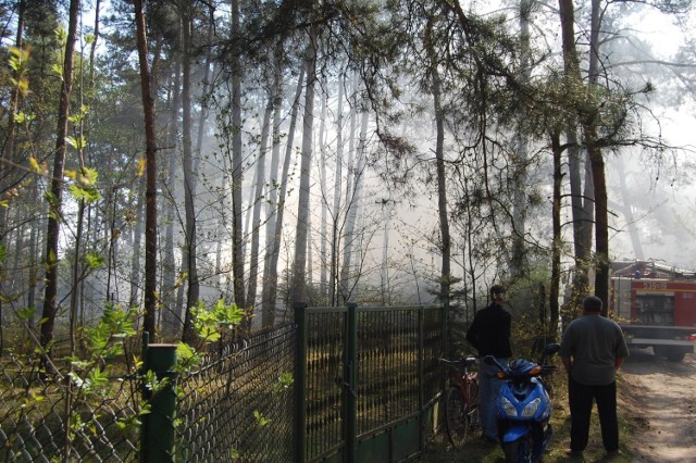 Cały teren spowity był gęstym dymem. Fot. Piotr Andrzejak