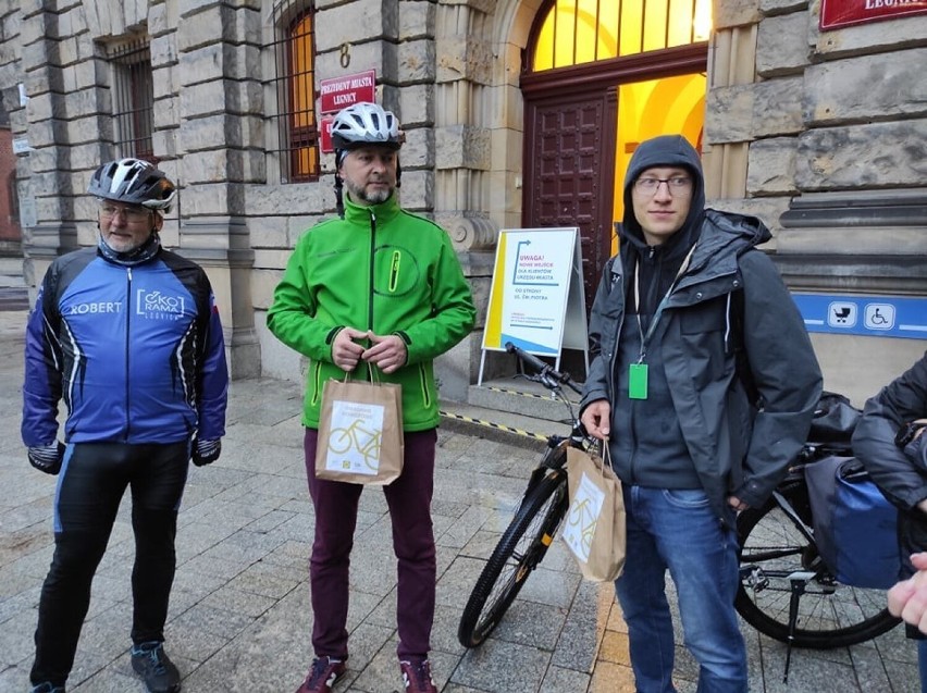 Śniadanie rowerowe w Legnicy na Europejski Dzień Bez Samochodu