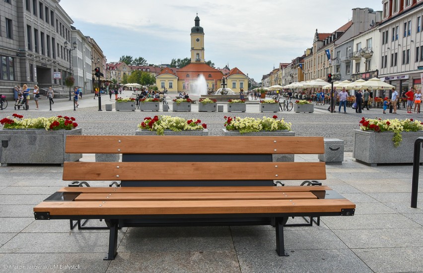 Już są solarne ławki w Białymstoku. Gdzie na nich usiądziesz? [FOTO]