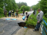 Pieniądze na drogi zniszczone przez czerwcowe ulewy przekazał zarząd powiatu tomaszowskiego