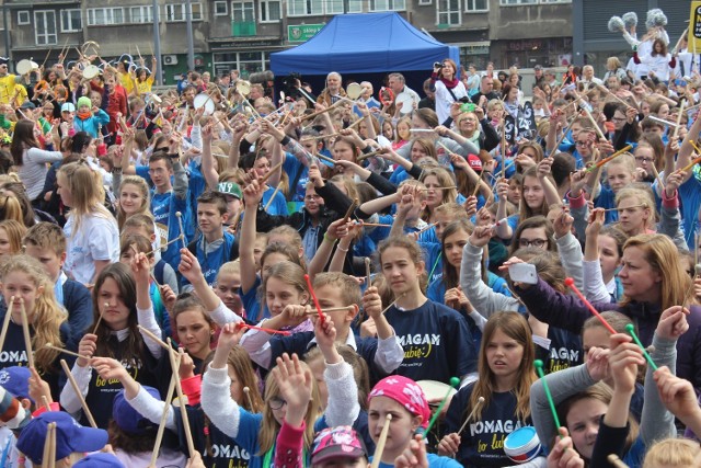 Zagraj z nami na bębenku! Tamborrada we Wrocławiu