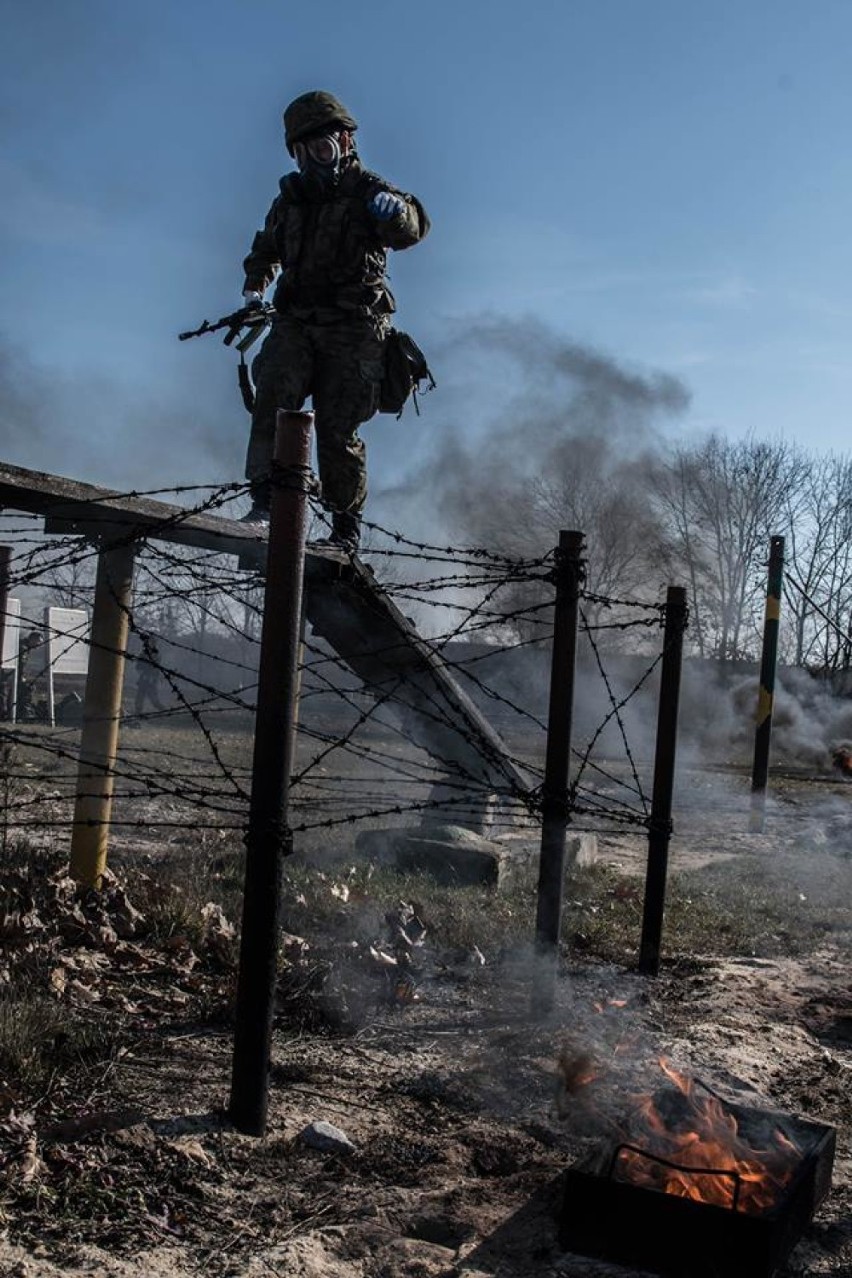 Ogień, dym i napalm...Tak ćwiczą żołnierze 10 BK Panc w Świętoszowie