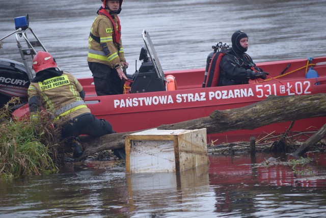 Tragedia na rzece Warcie pod Sieradzem. Wyłowiono ciało mężczyzny