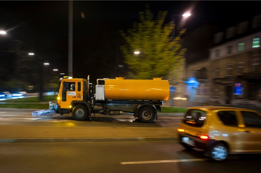 Samochody generują ponad 60% smogu. Trującym powietrzem oddychamy codziennie, także latem