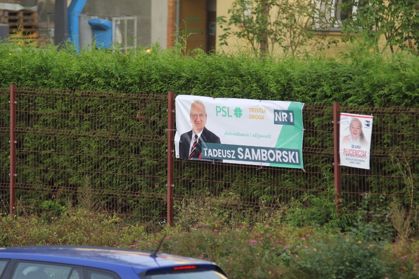 Plakaty wyborcze wiszą w każdym zakątku Legnicy