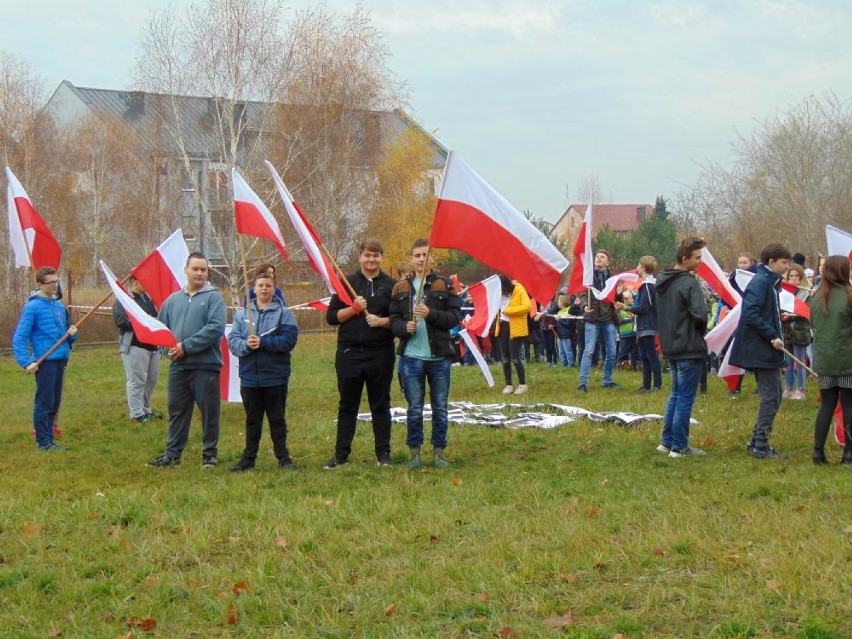 W Szkole Podstawowej w Budzyniu odbył się happening historyczny (ZDJĘCIA)