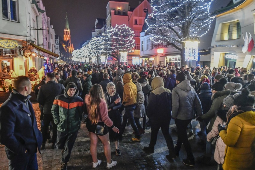 Sylwester 2018/2019 w Sopocie. Pokaz fajerwerków przy molo. Jedyny miejski pokaz w Trójmieście [zdjęcia]