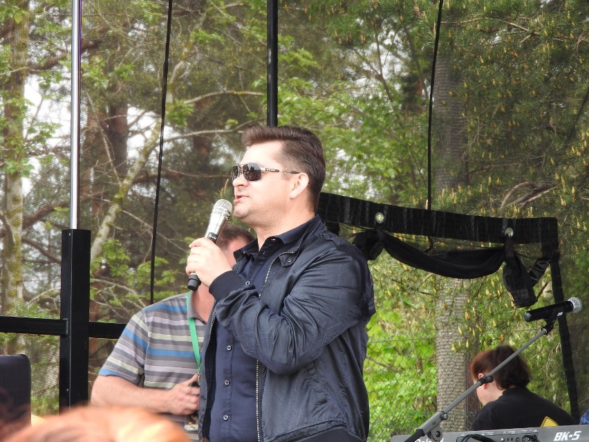 Zenek zaśpiewał dla chorej Marysi. Festyn przyciągnął tłumy mieszkańców (zdjęcia) 